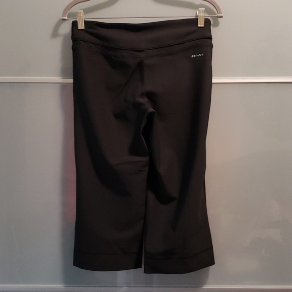 Nike Wide Leg Crop - Picture 4 of 8